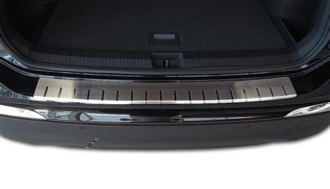 Podpěra pro bezpečné zajištění pátých dveří vozidla