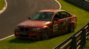 driftování BMW E46 v zatáčce