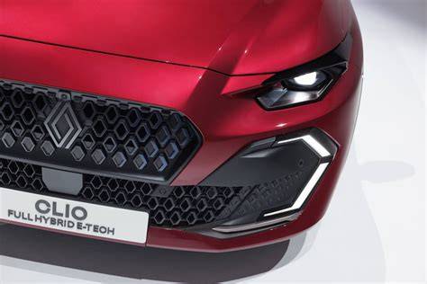 Infografika: Přehled verzí Renault Clio a jejich technické údaje