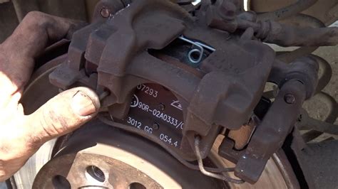 různé typy brzdových destiček s popisem složení