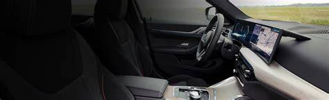 BMW Pro 5Lidi - interiér s Prohnutým displejem a Interaktivní lištou