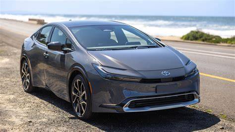 Infografika: srovnání verzí Prius a Prius Prime