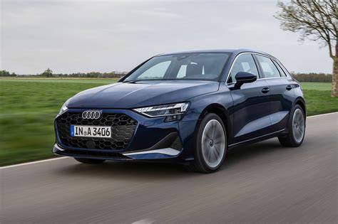 Infografika: srovnání rozměrů Audi A3 Sportback a předchozí generace
