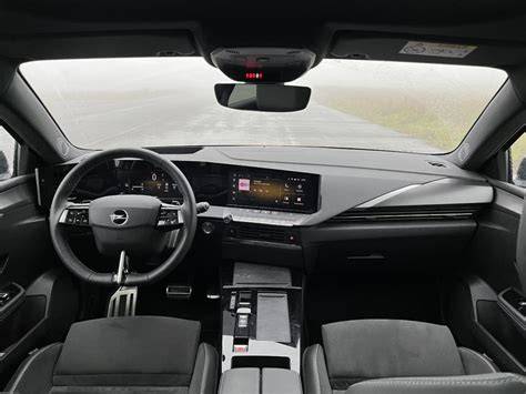 Interiér Opel Astra - sedačky a tapec