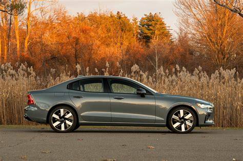 Infografika: Volvo S60- hlavní motorizace a jejich výkon