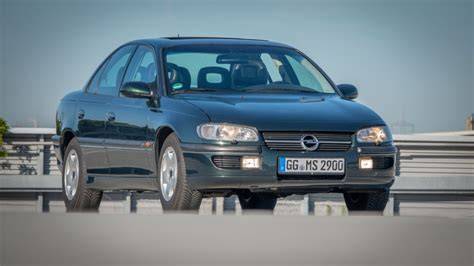 Infografika: Srovnání variant chiptování Opel Omega MV6 (Standard, OPTIMAL, ECO, INDIVIDUAL)