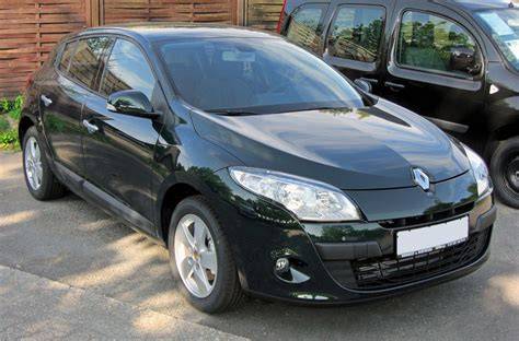 Infografika: nejčastější závady Renault Megane II a III dle generací a řešení