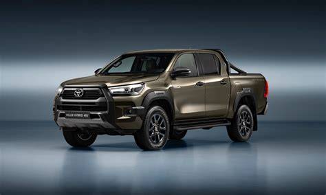 Infografika: Srovnání motorů Ranger (2,2 110 kW) a Hilux (2,5 l) a jejich parametry