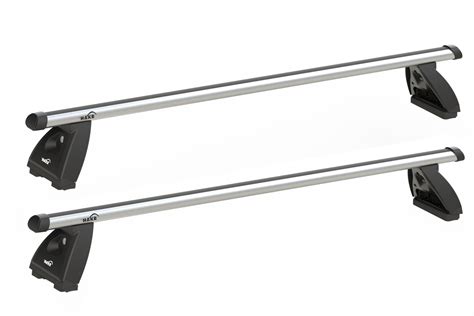 Detailní pohled na různé typy fixačních bodů pro střešní nosiče