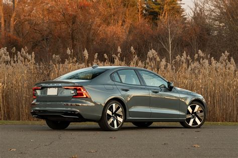 Technické schéma brzd Volva S60 R v souvislosti s motorem a šasi