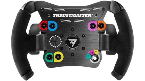 Fotografie různých herních volantů Thrustmaster