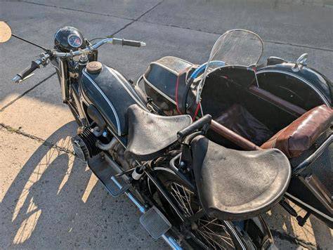 Renovovaný BMW R12 se sidecarem Steib 