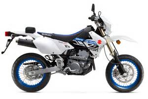 Suzuki DR-Z400SM na silnici