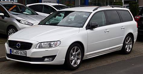 Infografika: Technické rozměry a varianty motorů Volvo V70 III (BW/CZ)