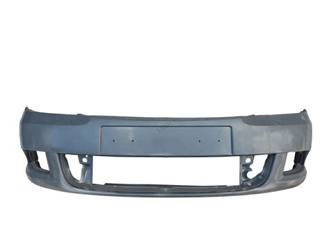 detail předního nárazníku s mlhovými světlomety