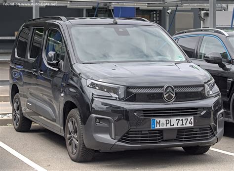 Infografika: Srovnání rozměrů a verzí Berlingo XL versus konkurence