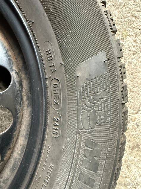 Obrázek: Příklad zimních pneumatik 155/65 R14 na plechových discích