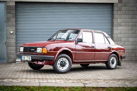 Fotografie vozu Škoda 100 v původním stavu