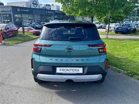 Obrázek: Opel Frontera ve verzi sport a standard