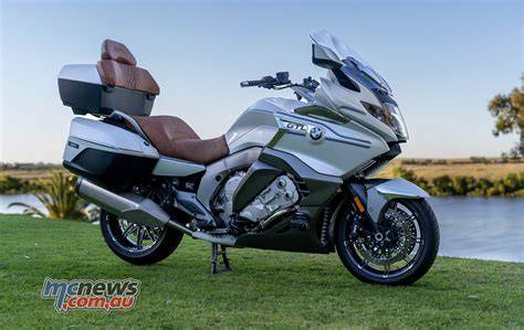 Obrázek BMW K 1600 GTL - detailní pohled na motor a kokpit