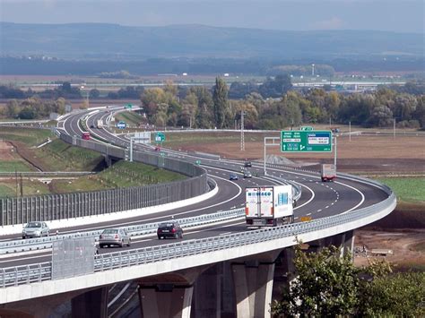 Infografika: Příčiny dopravních nehod na I/14 a rychlostní limity v regionu