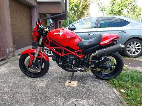 Infografika: Porovnání původního světla a LED balíčku pro Ducati Monster 695