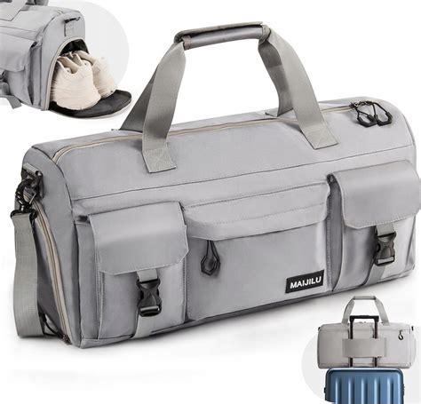 Ilustrace sportovní tašky s oddělenou přihrádkou