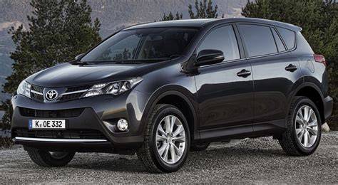 Infografika: Porovnání verzí Toyota RAV4 a jejich hlavní technické parametry