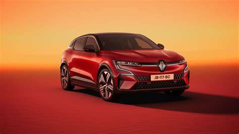 Infografika: Srovnání kapacity baterií a dojezdu Renault Megane E-Tech Electric