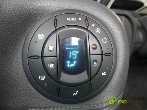 ilustrační foto palubní desky Renault Espace IV s rozsvícenými kontrolkami