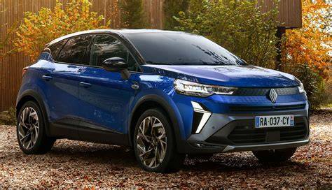 Srovnávací graf: Efektivita městského provozu - Captur E‑Tech vs tradiční spalovací vůz