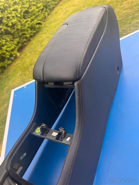 Porovnání ergonomie kabiny s loketní opěrkou Side Winder