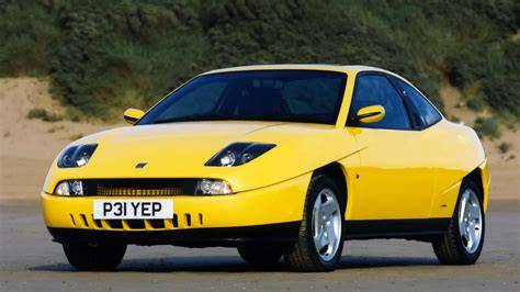 Infografika: Clímax designu Coupé Fiat a vývoj motorů 1994-2000