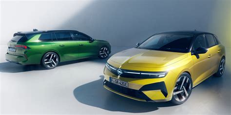 Infografika: schéma rozvodového systému Opel Astra s polohou napínáku, vodicích kladek a referenčních značek