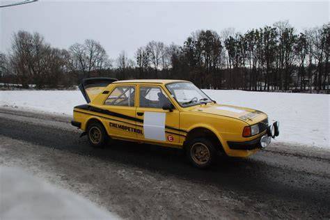 Fotografie týmu Tym-motorsport na akcích s vozy Škoda 130LR a dalšími historickými vozy
