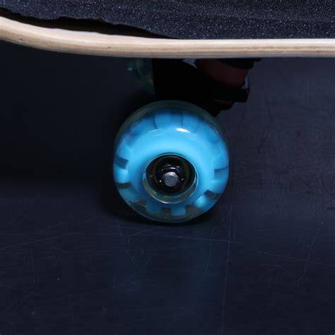 Infografika: Jak sestavit cruiser skateboard - paluba, truck, kolečka