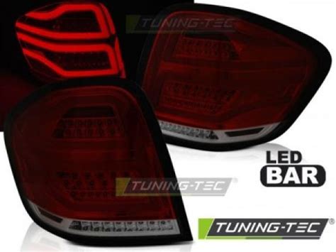 zadní část Mercedes třídy R s LED svítilnami