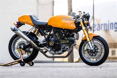 Infografika: Vývoj rodiny Ducati Sport Classic a umístění modelů v čase