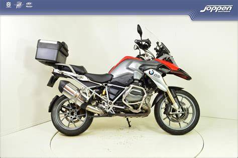 Infografika: Základní výbava BMW R1200GS a její doplňky (ABS, ESA, ASC, kufry, padací rámy)