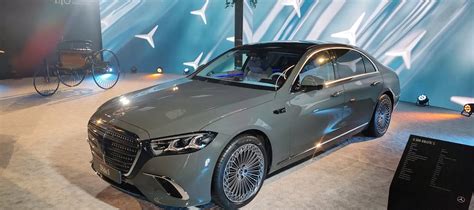 Různé generace Mercedes-Benz třídy S z historie