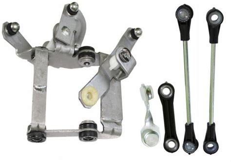 Demontovaná konzola táhla řazení z vozu Škoda Octavia 1