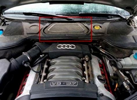 Schéma porovnání verzí Audi A8: motory a rozměry