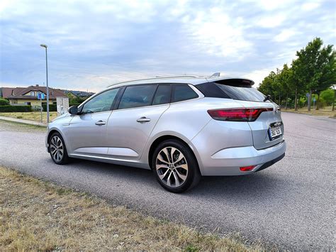 Tabulka porovnávající rozměry Renaultu Mégane Grandtour s konkurenčními kombi.