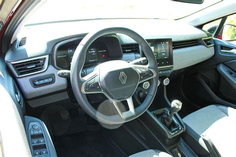 interiér Renault Clio s velkým dotykovým displejem