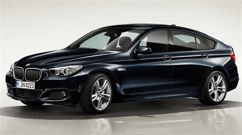 Infografika: Srovnání délek, rozvorů a kapacity zavazadelníku mezi BMW 5 GT, 7 a X6