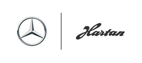 Obraz s logem Mercedes-Benz a Hartan spolupráce