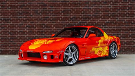 Detail předních výklopných světlometů Mazdy RX-7 FC