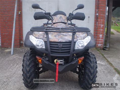 CF Moto X625 na silnici - ilustrativní obrázek nosičů a výbavy