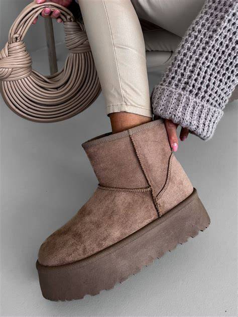 Válenky s kožíšky ve žena stylu austral- look