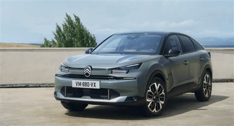 Infografika: Porovnání parametrů autorádií pro Citroën C4 (2. gen) a co sleduje